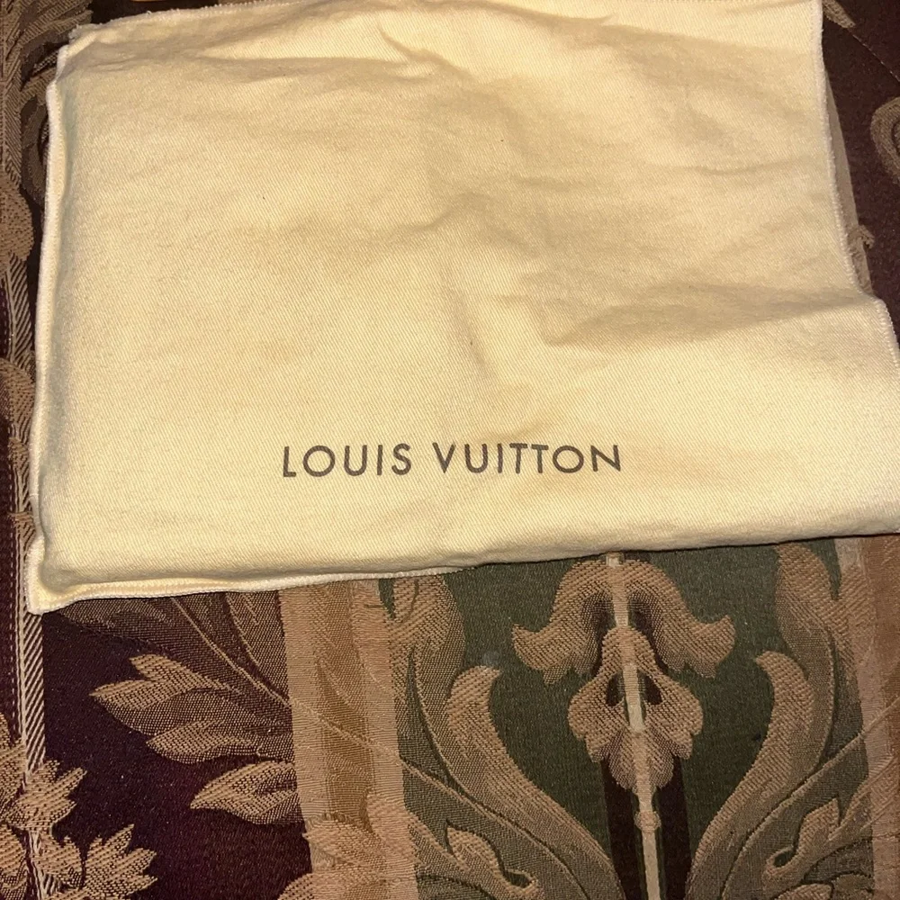 Authentic Louis Vuitton Red Patent Leather Card & Agenda Notes Holder, dust bag - Picture 11 of 14